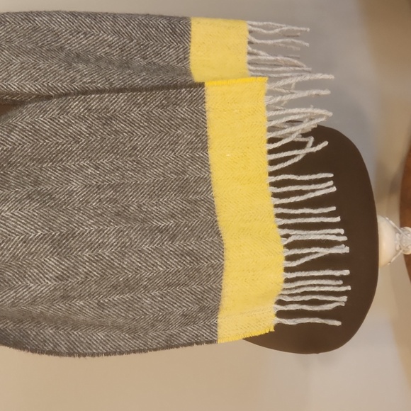 Tweedmill, 100% lambs wool scarf - Picture 2 of 5